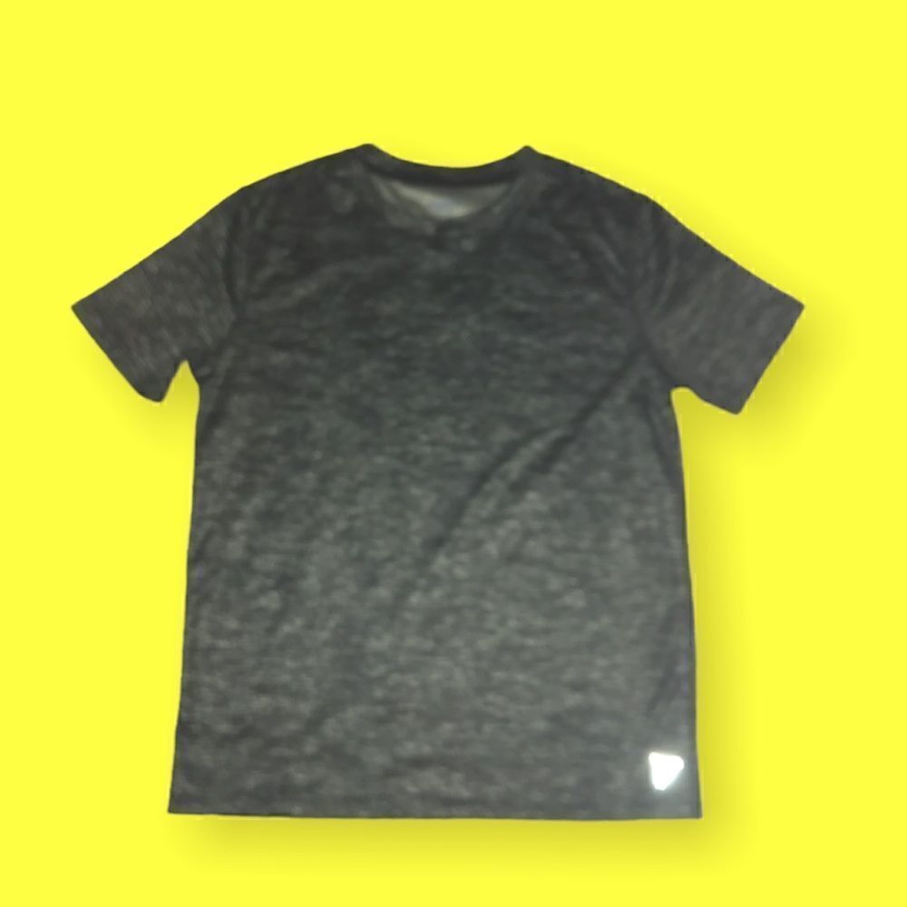 Old Navy Active Shirt Size (14/18)! 👕